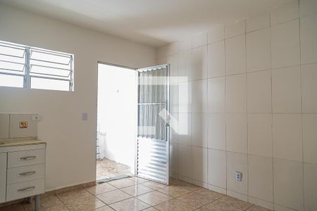 Cozinha de apartamento para alugar com 1 quarto, 27m² em Vila Babilonia, São Paulo