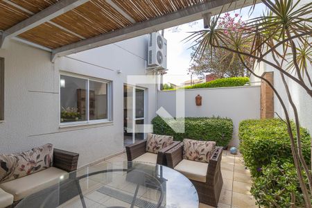 Casa de condomínio à venda com 140m², 3 quartos e 2 vagas Casa de condomínio à venda com 140m², 3 quartos e 2 vagasQuintal