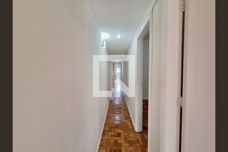 Corredor de apartamento para alugar com 3 quartos, 90m² em Laranjeiras, Rio de Janeiro