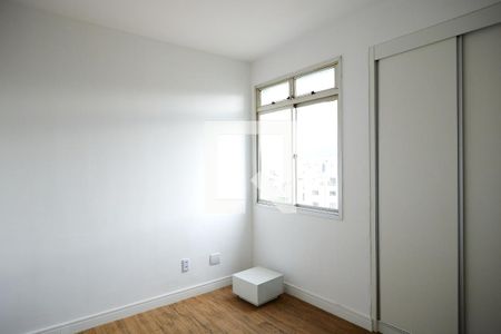 Quarto de apartamento à venda com 3 quartos, 80m² em Floresta, Belo Horizonte