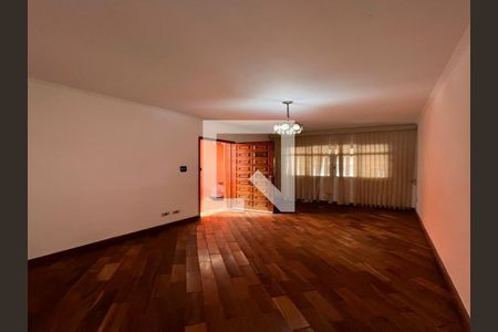 Casa à venda com 3 quartos, 210m² em Vila Invernada, São Paulo