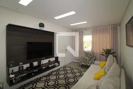 Sala de casa à venda com 4 quartos, 150m² em Vila Carbone, São Paulo