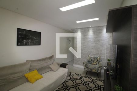 Sala de casa à venda com 4 quartos, 150m² em Vila Carbone, São Paulo