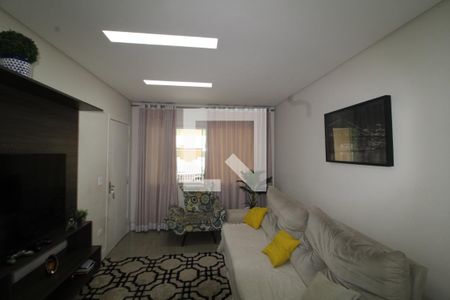 Sala de casa à venda com 4 quartos, 150m² em Vila Carbone, São Paulo