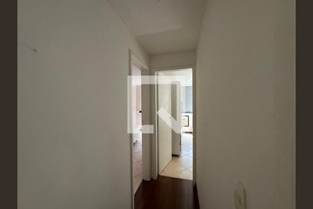 Corredor de apartamento para alugar com 2 quartos, 93m² em Recreio dos Bandeirantes, Rio de Janeiro