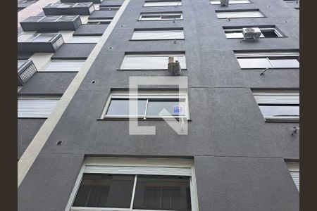 Studio para alugar com 30m², 1 quarto e 1 vaga Studio para alugar com 30m², 1 quarto e 1 vagaAdesivo na Janela