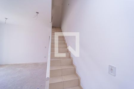 Apartamento à venda com 113m², 2 quartos e 2 vagas Apartamento à venda com 113m², 2 quartos e 2 vagasEscada