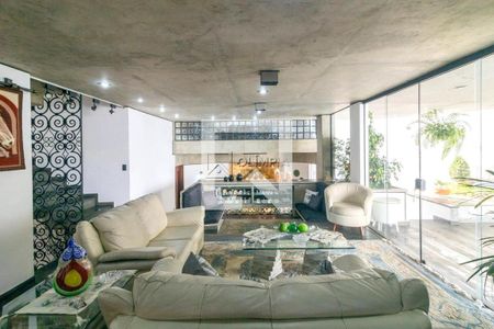 Casa à venda com 5 quartos, 550m² em Alto de Pinheiros, São Paulo