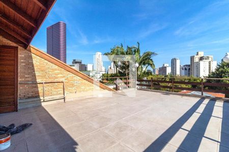 Casa à venda com 5 quartos, 560m² em Vila Madalena, São Paulo