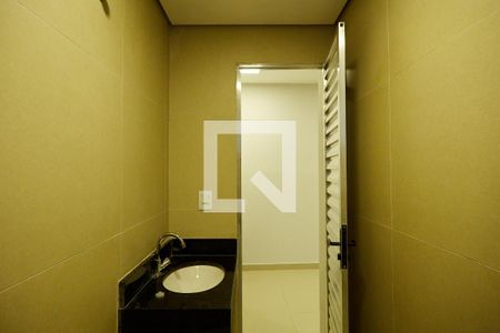 Banheiro de kitnet/studio para alugar com 1 quarto, 21m² em Boa Vista, Belo Horizonte