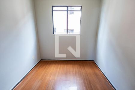 Quarto 2 de apartamento para alugar com 2 quartos, 47m² em Serrano, Belo Horizonte