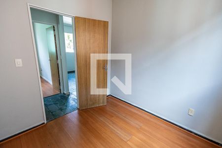 Quarto 2 de apartamento para alugar com 2 quartos, 47m² em Serrano, Belo Horizonte