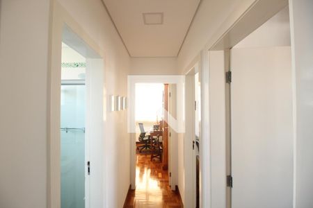 Corredor de apartamento à venda com 3 quartos, 95m² em Santo Antônio, Belo Horizonte