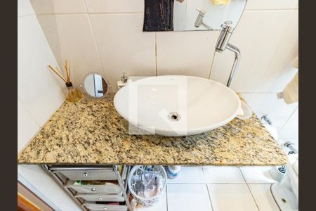 Casa à venda com 120m², 3 quartos e 2 vagas Casa à venda com 120m², 3 quartos e 2 vagasBanheiro