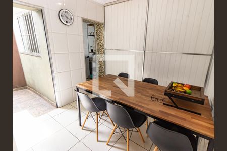 Casa à venda com 120m², 3 quartos e 2 vagas Casa à venda com 120m², 3 quartos e 2 vagasCozinha