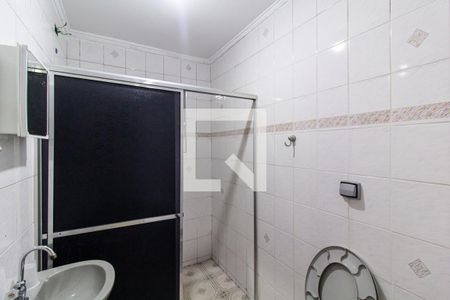 Banheiro de casa para alugar com 1 quarto, 50m² em Vila Carmosina, São Paulo