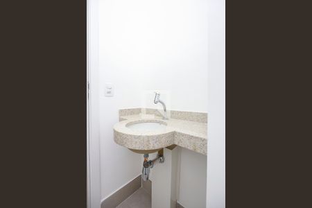 Lavabo de apartamento à venda com 2 quartos, 74m² em Itaim Bibi, São Paulo