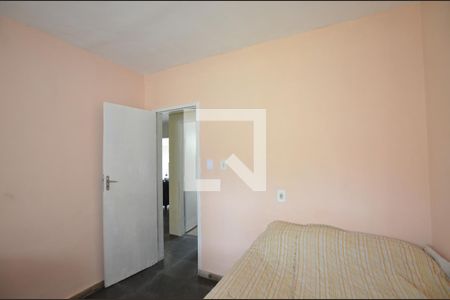 Quarto 1 de casa para alugar com 2 quartos, 80m² em Marechal Hermes, Rio de Janeiro