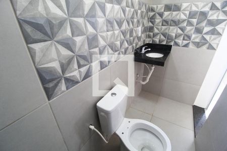 Banheiro de kitnet/studio para alugar com 1 quarto, 33m² em Umuarama, Uberlândia