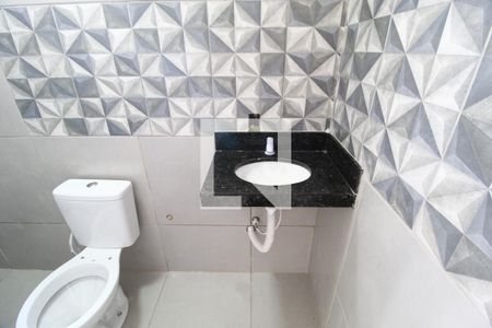 Banheiro de kitnet/studio para alugar com 1 quarto, 33m² em Umuarama, Uberlândia