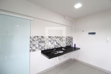 Cozinha de kitnet/studio para alugar com 1 quarto, 33m² em Umuarama, Uberlândia