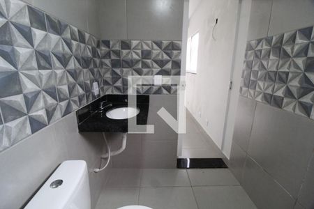 Banheiro de kitnet/studio para alugar com 1 quarto, 33m² em Umuarama, Uberlândia