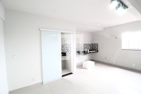 Sala/Quarto/Cozinha de kitnet/studio para alugar com 1 quarto, 33m² em Umuarama, Uberlândia