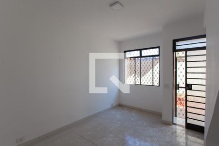 Sala de casa à venda com 2 quartos, 70m² em Santa Monica, Belo Horizonte