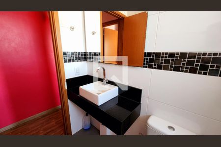 Banheiro de apartamento à venda com 2 quartos, 52m² em Cidade Nova, Jundiaí