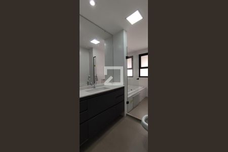 Apartamento para alugar com 299m², 4 quartos e 4 vagas Apartamento para alugar com 299m², 4 quartos e 4 vagasBanheiro da Suíte 1