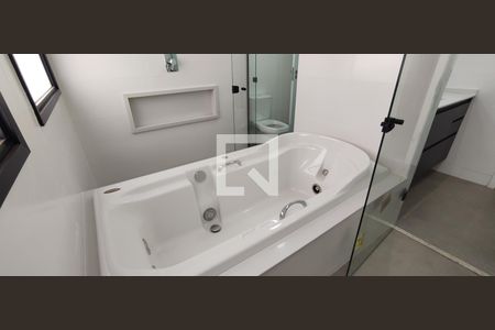 Apartamento para alugar com 299m², 4 quartos e 4 vagas Apartamento para alugar com 299m², 4 quartos e 4 vagasBanheiro 2 da Suíte 1