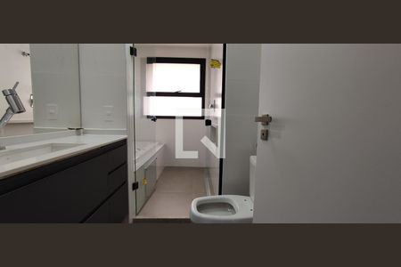 Apartamento para alugar com 299m², 4 quartos e 4 vagas Apartamento para alugar com 299m², 4 quartos e 4 vagasBanheiro da Suíte 1