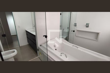 Apartamento para alugar com 299m², 4 quartos e 4 vagas Apartamento para alugar com 299m², 4 quartos e 4 vagasBanheiro da Suíte 1