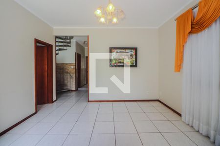 Sala de casa para alugar com 5 quartos, 230m² em Jardim Itu, Porto Alegre