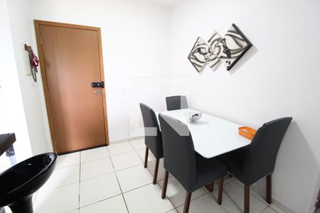 Sala de apartamento para alugar com 2 quartos, 47m² em Dona Zulmira, Uberlândia