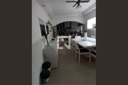 Casa à venda com 3 quartos, 180m² em Vila Roque, São Paulo