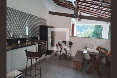 Casa à venda com 2 quartos, 250m² em Cantagalo, Niterói