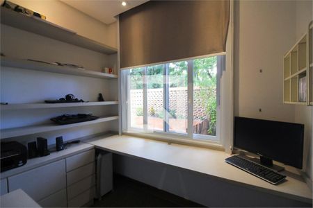 Casa à venda com 3 quartos, 281m² em Boaçava, São Paulo