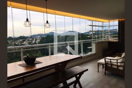 Apartamento à venda com 3 quartos, 197m² em Empresarial 18 do Forte, Barueri