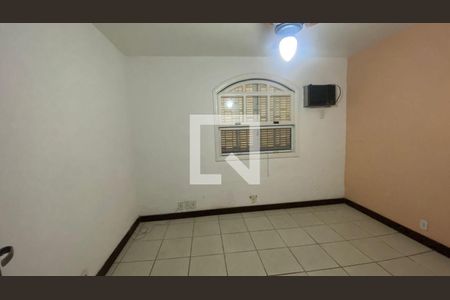 Casa à venda com 3 quartos, 180m² em Piratininga, Niterói