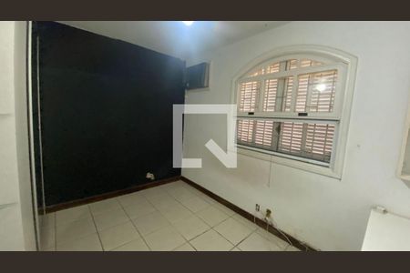 Casa à venda com 3 quartos, 180m² em Piratininga, Niterói