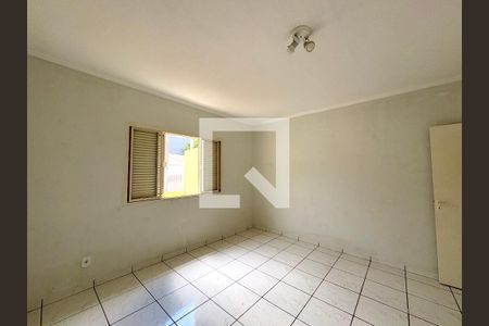 Quarto 1  de casa à venda com 2 quartos, 180m² em Vila M Genoveva, Jundiaí