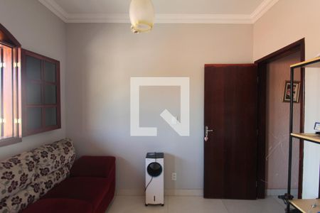 Sala de casa à venda com 4 quartos, 300m² em Piratininga, Belo Horizonte