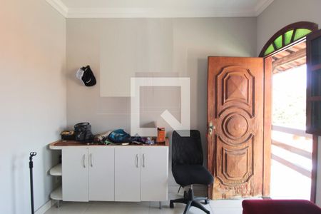 Sala de casa à venda com 4 quartos, 300m² em Piratininga, Belo Horizonte