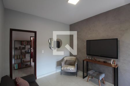 Sala de TV de casa à venda com 4 quartos, 300m² em Piratininga, Belo Horizonte