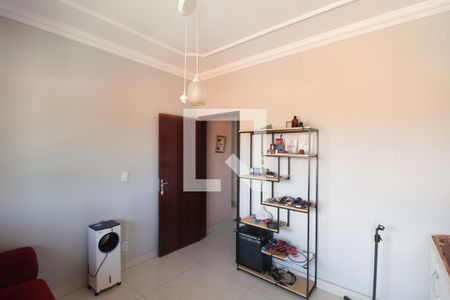 Sala de casa à venda com 4 quartos, 300m² em Piratininga, Belo Horizonte