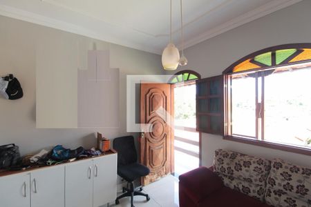 Sala de casa à venda com 4 quartos, 300m² em Piratininga, Belo Horizonte