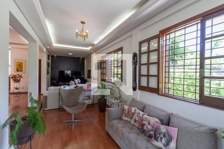 Sala 1 de casa à venda com 4 quartos, 1500m² em Braúnas, Belo Horizonte