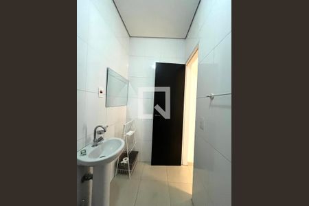 Banheiro de kitnet/studio para alugar com 1 quarto, 90m² em Jardim Santo Antoninho, São Paulo