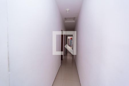 Casa à venda com 315m², 4 quartos e 2 vagas Casa à venda com 315m², 4 quartos e 2 vagasCorredor
